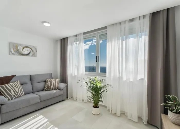 Iris Apartment *