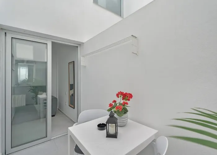 Iris Apartment *